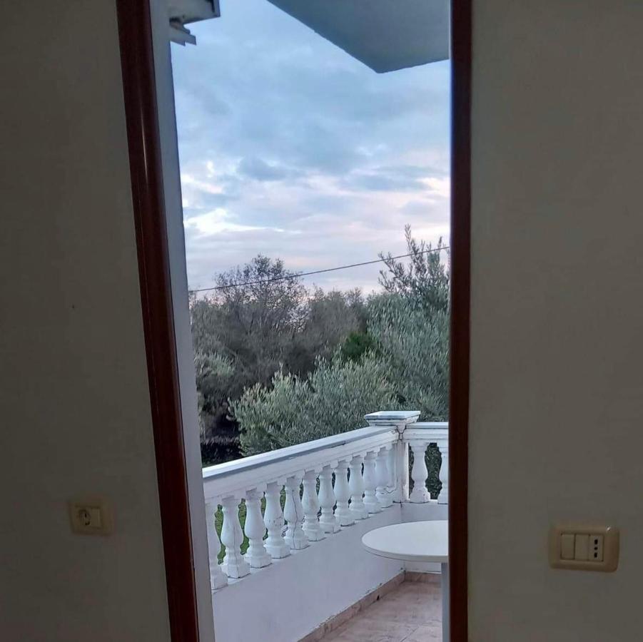 Irini'S Guesthouse Qeparo Eksteriør bilde