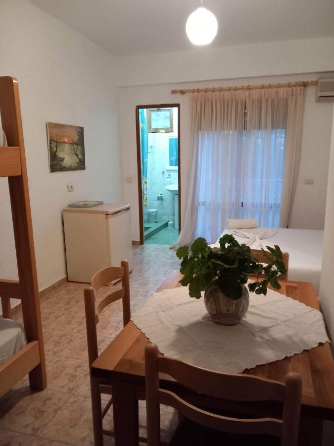 Irini'S Guesthouse Qeparo Eksteriør bilde