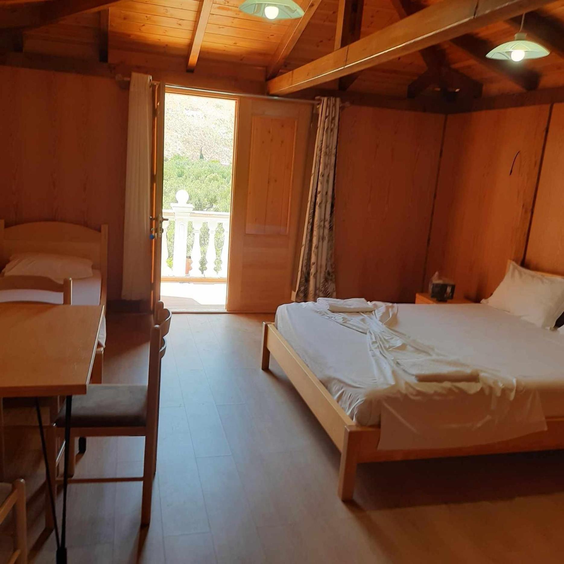 Irini'S Guesthouse Qeparo Eksteriør bilde