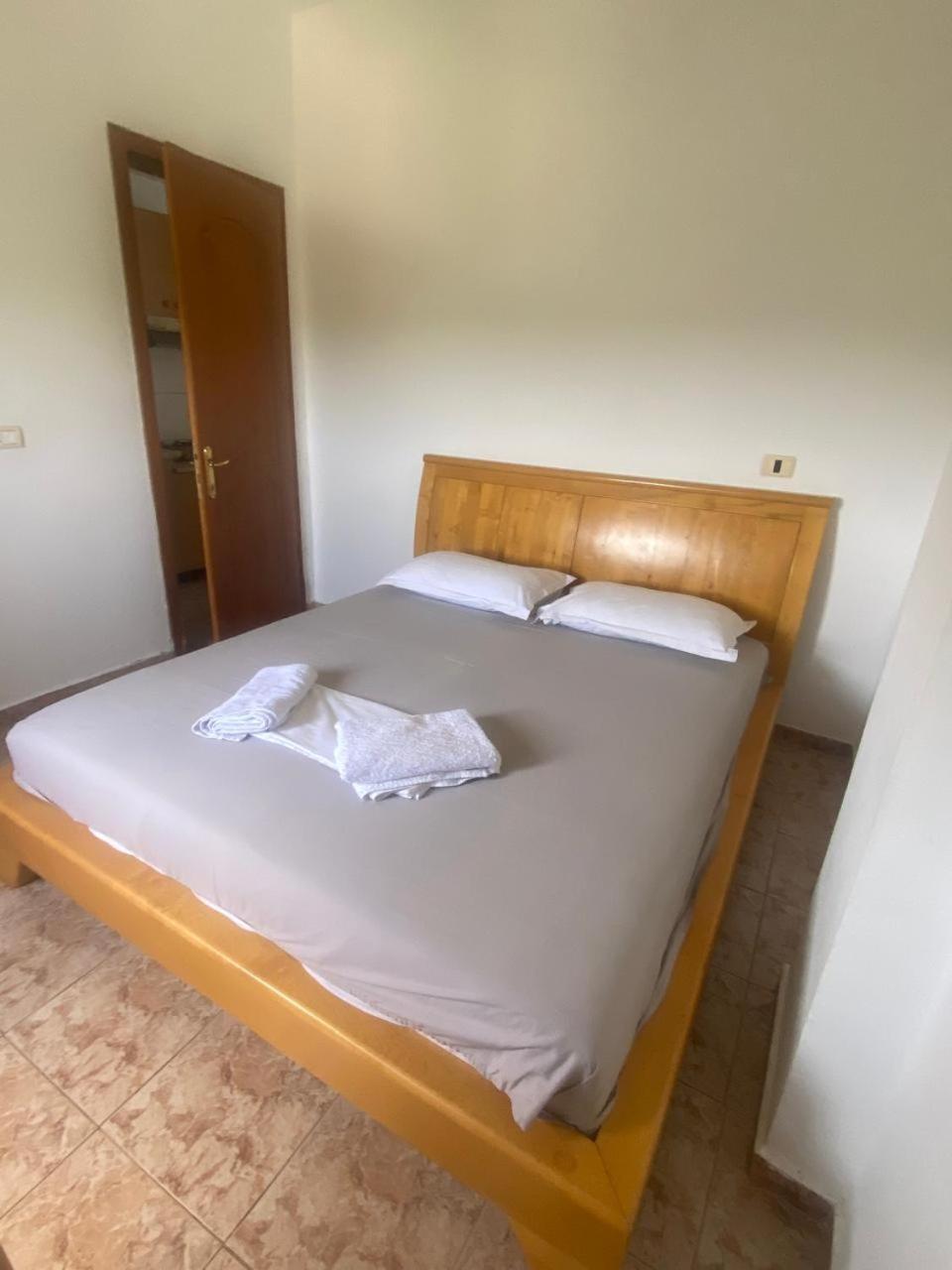 Irini'S Guesthouse Qeparo Eksteriør bilde