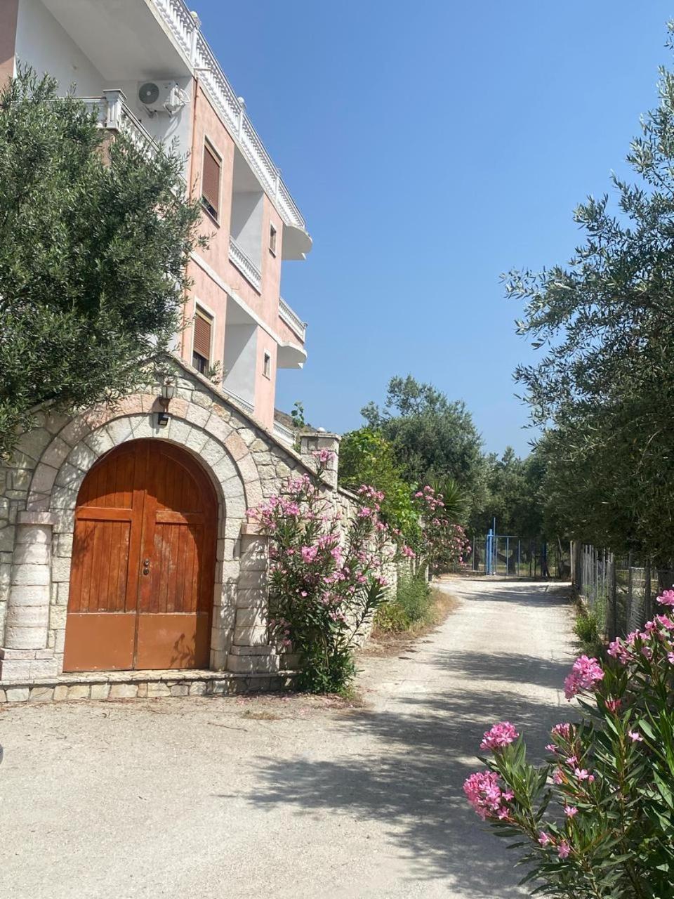 Irini'S Guesthouse Qeparo Eksteriør bilde